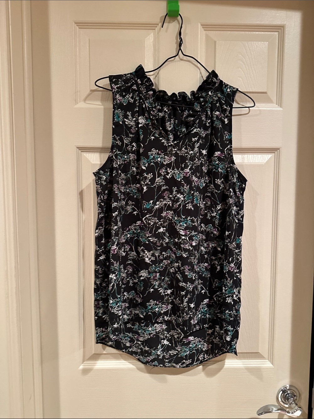 Simply Vera Vera Wang Black Floral Ruffle-Neck Sleeveless Top
